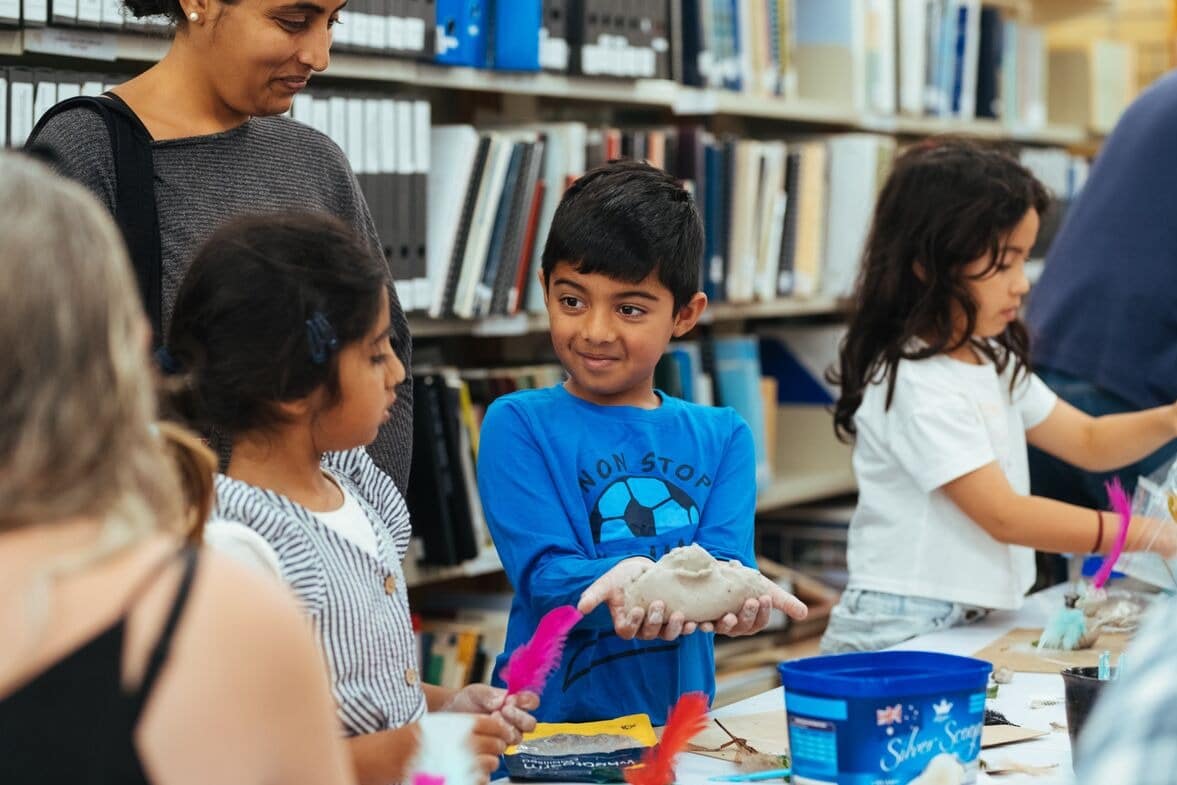 Around the world storytime – Thornton